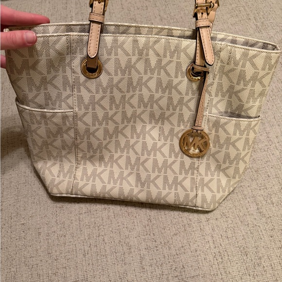 Michael Kors Handbags - Michael Kors Cream Signature Tote